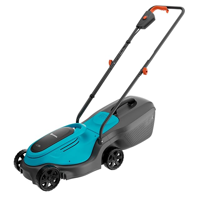 Gardena EasyMax 30/18V cordless lawnmower with a 30 cm cutting width and grass box