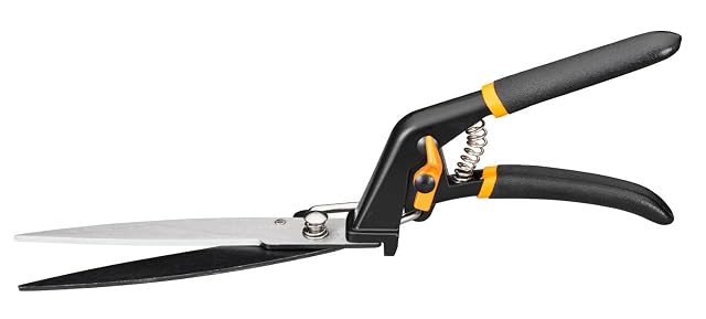 Fiskars Solid GS21 edging shears in black and orange